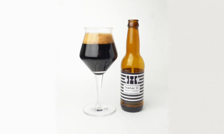 Dokter O Russian Imperial Stout van Brouwvakkers glas en flesje